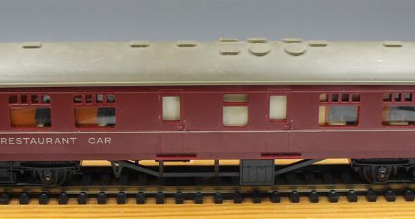 Triang R332 Restaurant Coach Maroon