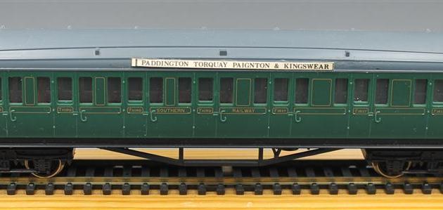 Hornby R431 Southern Railway Composite Coach