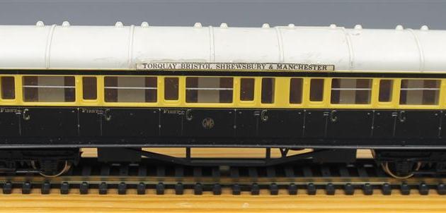 Hornby R429 GWR 57' Composite Coach.