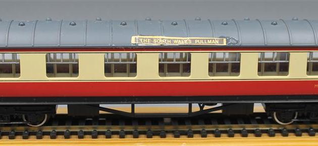 Hornby R442 BR ex LMS Composite Coach