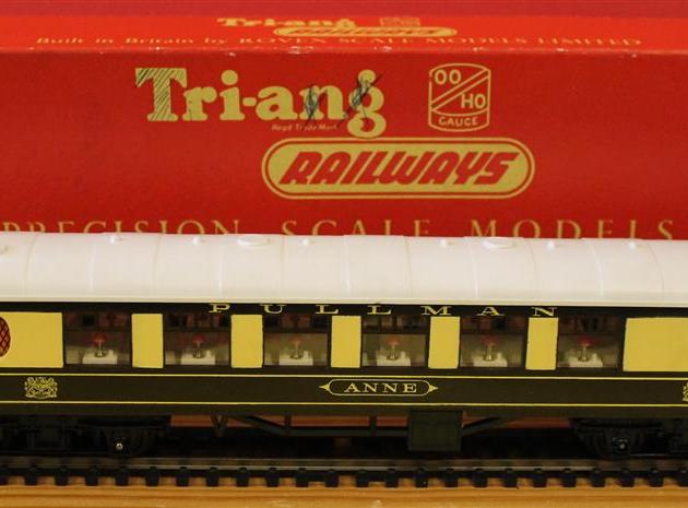 Triang R228 Pullman Coach Anne