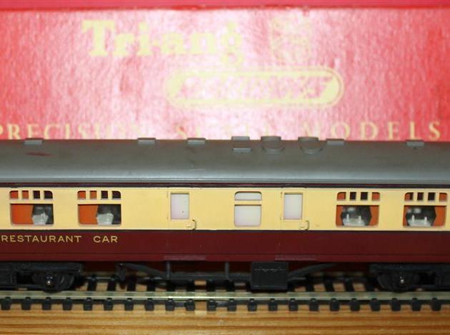 Triang R224 Restaurant Coach Blood and Custard