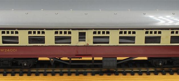 Triang R29 Composite Coach Blood and Custard