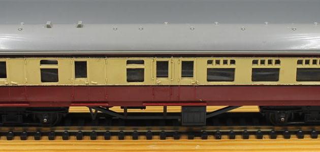 Triang R28 Brake 3rd Coach Blood and Custard