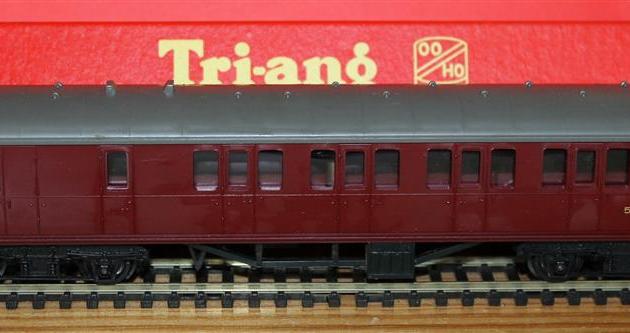 Triang R120 9" Suburban Brake 2nd Coach Maroon