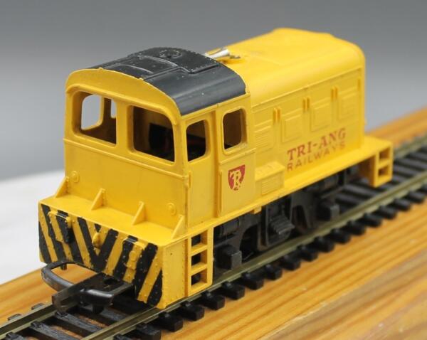 Triang R53 Triang R353 Yard Switcher - Dave Angell Trains