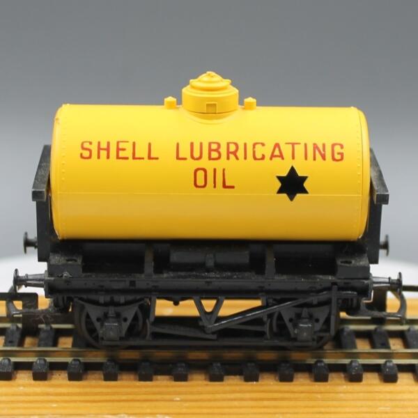 Triang Hornby R211 Shell Lubricating Tank Wagon.