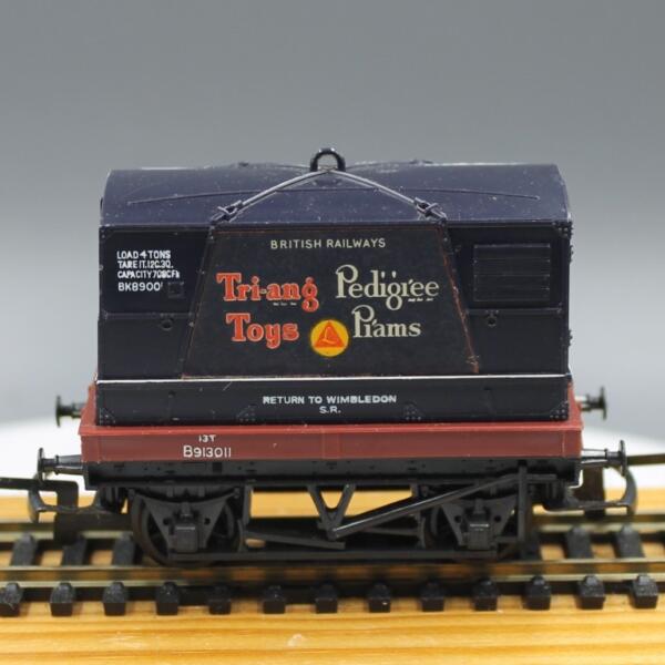 Tri-ang Hornby R561 Triang Container Wagon