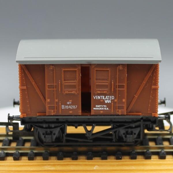 Triang Hornby R11 Goods Van