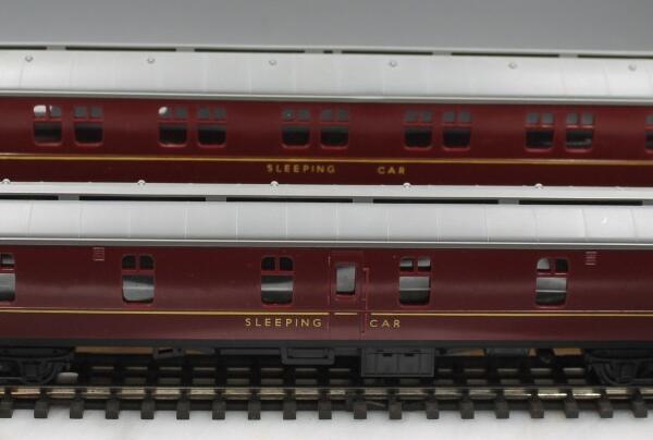 Triang R381 2 x CKD Mk1 Sleeper Cars, Maroon