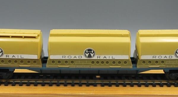 R637 Triang Hornby Container Wagon 3 x 20' containers - Harold Wood