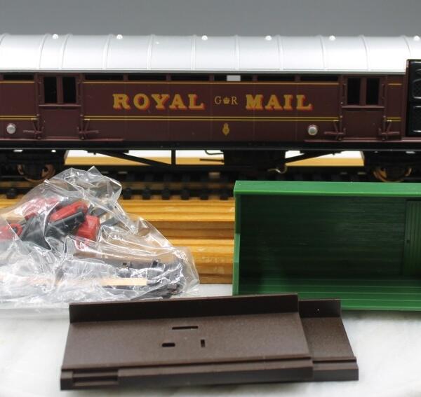 Hornby R4155 LMS Operating Mail Coach Set