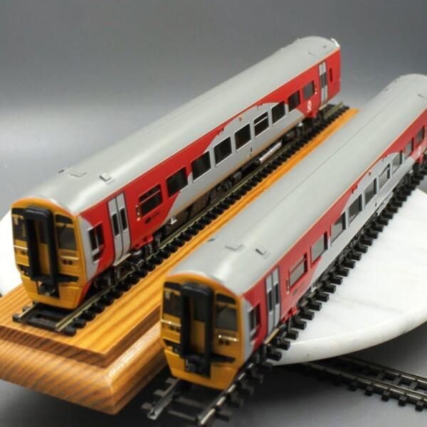 Bachmann 31-509 Class 158 2 Car DMU Northern Rail.