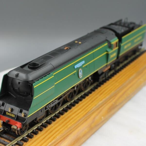 Hornby R2220 4-6-2 SR Battle of Britain Class Loco 92 Squadron