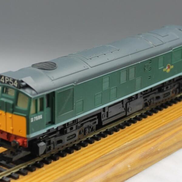 Hornby R072 Class 25 Loco BR Green