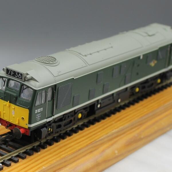 Bachmann 32-325 Class 25 loco. BR Green