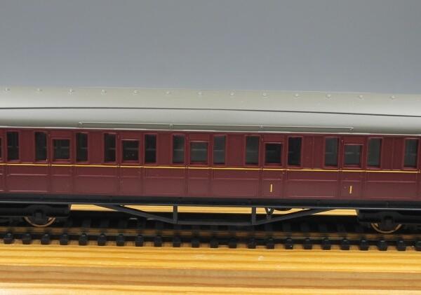 Hornby R4055B Ex LNER Composite Coach - Maroon