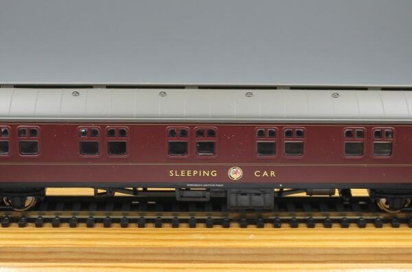 Hornby R4210 BR Mk1 Sleeper Coach - Maroon