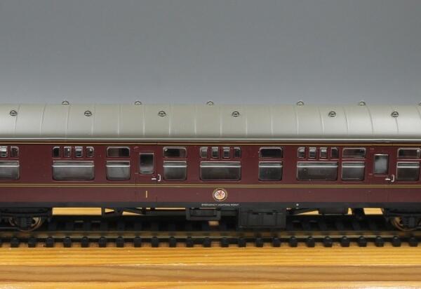 Hornby R4133A BR Mk1 Composite Coach - Maroon