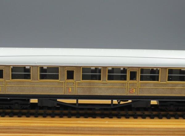 Hornby R4062 LNER Composite Coach - Teak