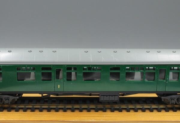 Trix Mk1 Composite Coach - Green