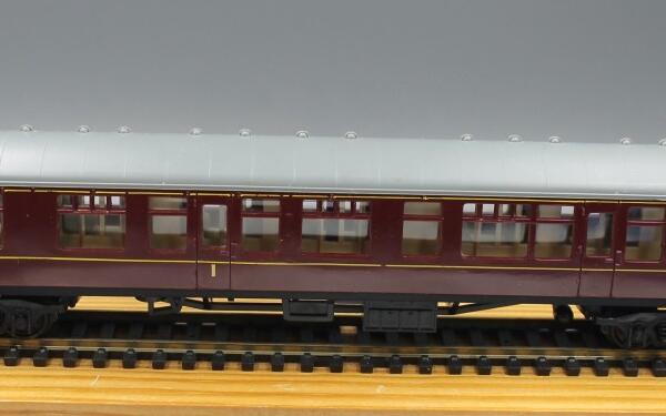 Trix Mk1 Composite Coach - Maroon