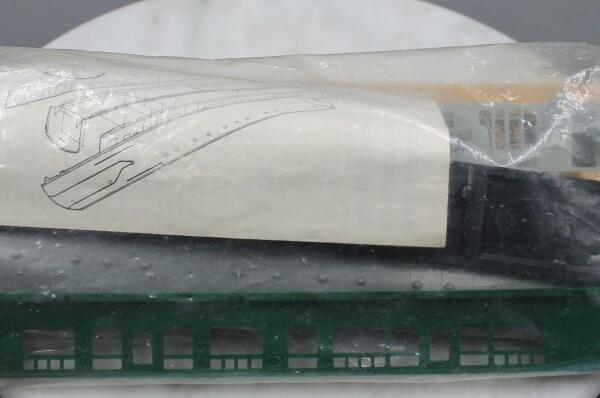 Trix 1949 Mk1 Composite Coach, Coachbuilder Kit - Green - Bagged Version
