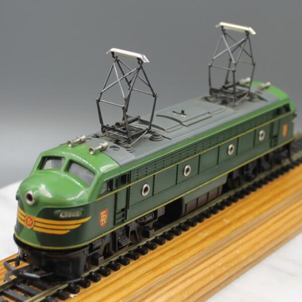 Tri-ang R257 Double Ended Diesel Two Tone Green