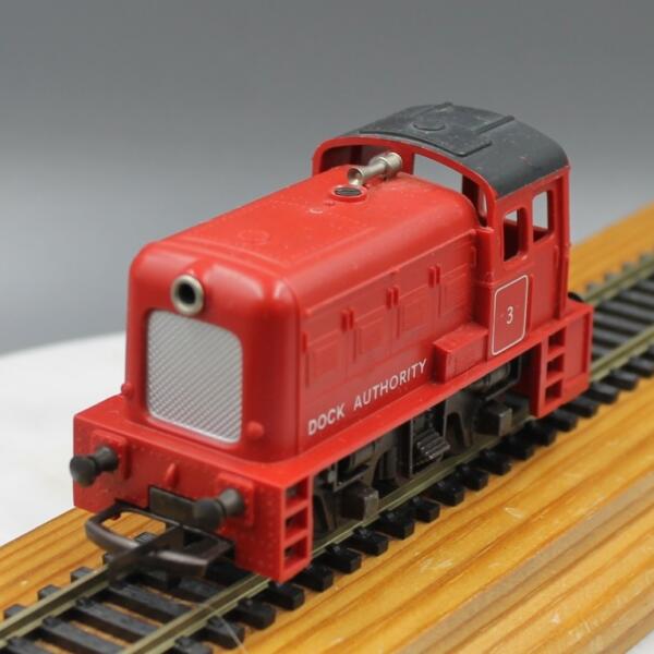 Triang R253 Dock Shunter Red