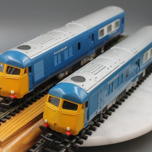 Tri-ang Hornby R555 Pullman 3 Car Set Blue with Yellow End