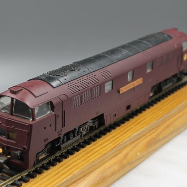Trix 2167 Western Loco, Footplateman Kit - Built Maroon