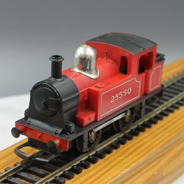 Hornby R455 0-4-0T Tank no. 25550