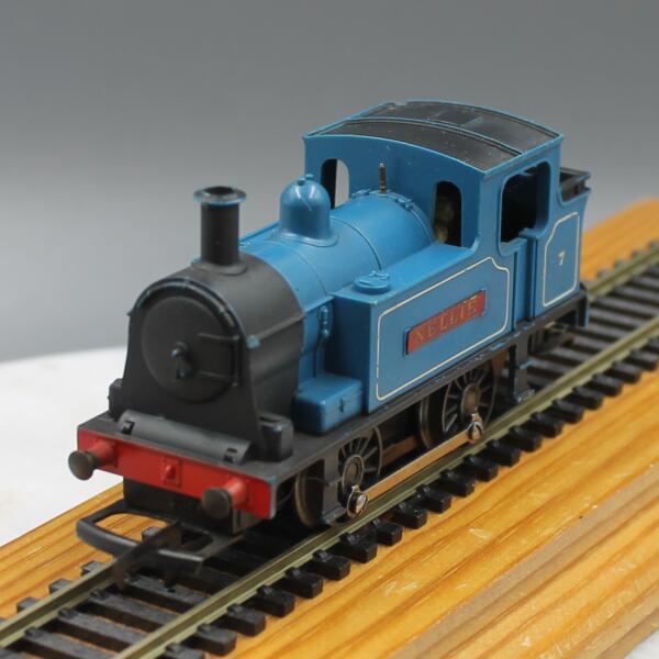 Tri-ang R355B 0-4-0T Nellie