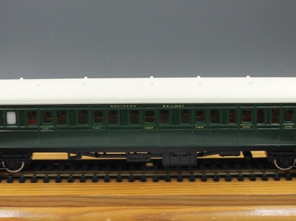 Triang Hornby R750 SR ex Caledonian Brake Composite