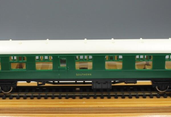 Triang Hornby R622 Mk1 Composite Coach Southern