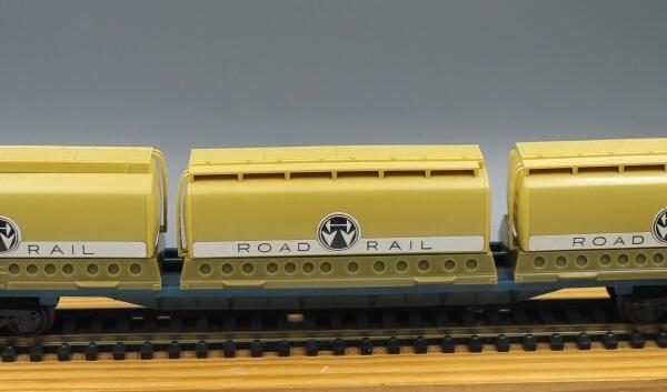 R637 Triang Hornby Container Wagon 3 x 20' containers - Harold Wood