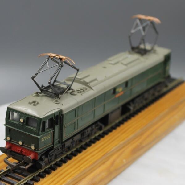 Tri-ang R351 EM2 Electric Loco 27000 Electra Green