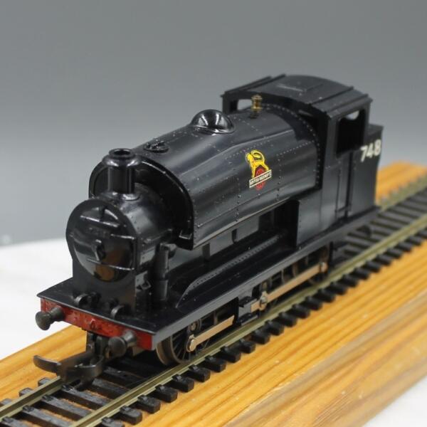 Tri-ang R153 0-6-0ST Saddle Tank with Box and Packing Inserts