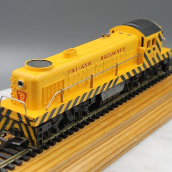 Tri-ang R155 Diesel Switcher - Yellow + Red