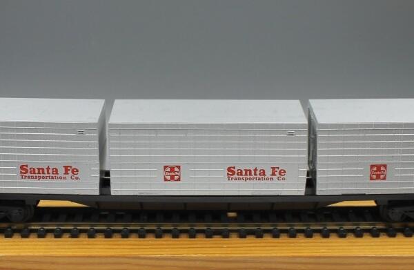 ATT / Triang Hornby 510 Container Wagon 3 x 20' containers - Santa Fe
