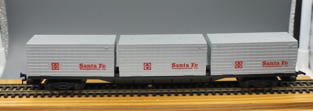 ATT / Triang Hornby 510 Container Wagon 3 x 20' containers - Santa Fe - Image 2