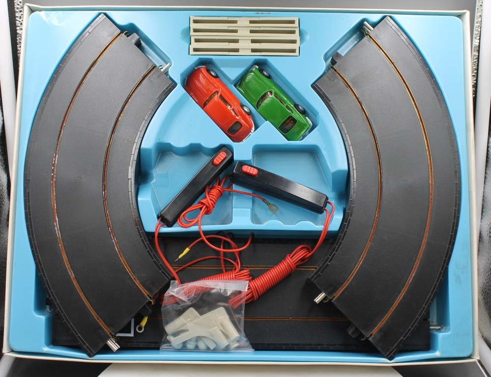 Minic M1514B European Silver Eight Trophy Race - Battery Controlled! + Literature - Image 2