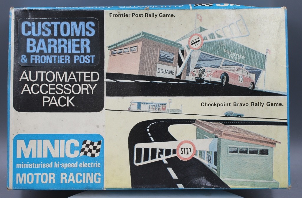 Minic M1817 Customs Barrier & Frontier Post Automated Accessory Pack