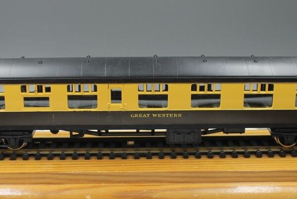 Hornby R931 Mk1 Composite Coach GWR