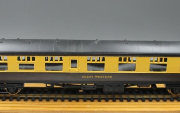 Hornby R931 Mk1 Composite Coach GWR