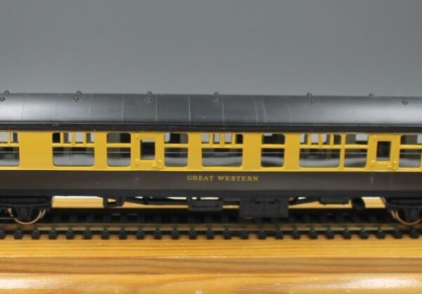 Hornby R931 Mk1 Composite Coach GWR