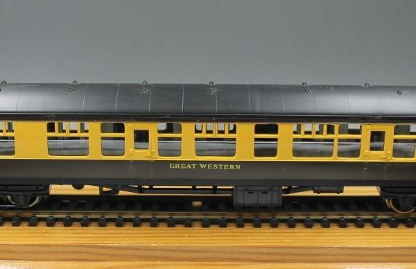 Hornby R931 Mk1 Composite Coach GWR