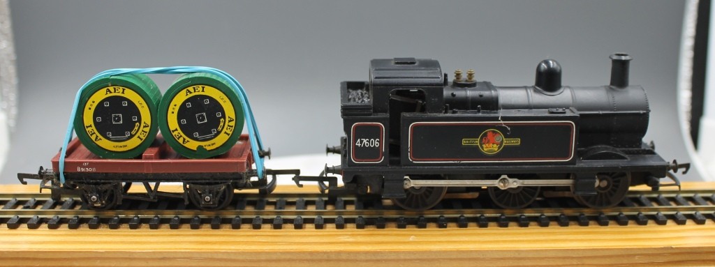 Tri-ang RS25 Jinty Freight Set - Image 3